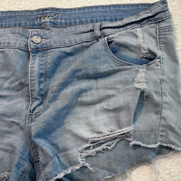 Plus Size 22 Rue21 Blue Jean Shorts with Distressed Frayed Hem - Picture 3 of 6